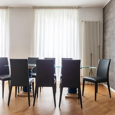 Διαμέρισμα Ampio E Luminoso Trilocale In Zona Moscova